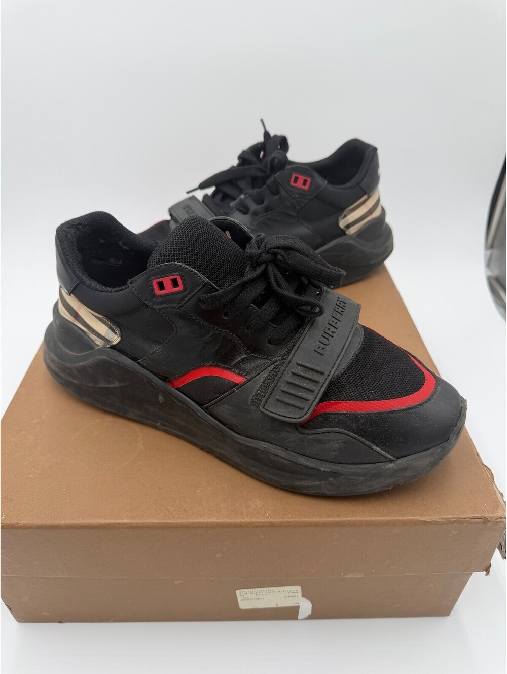 Burberry Arthur Low Top Sneakers Mens Size 11/44 Fair